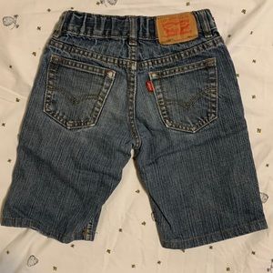 Levi Strauss Size 6 mid thigh denim shorts